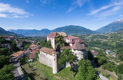 Schloss Schenna oberhalb von Meran