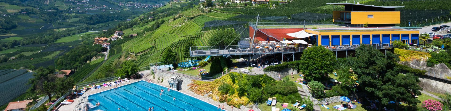 Panorama-Freibad in Schenna, Südtirol Panorama-Freibad in Schenna, Südtirol